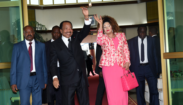 Retour du couple présidentiel au bercail : Paul et Chantal Biya chaleureusement accueillis à Yaoundé