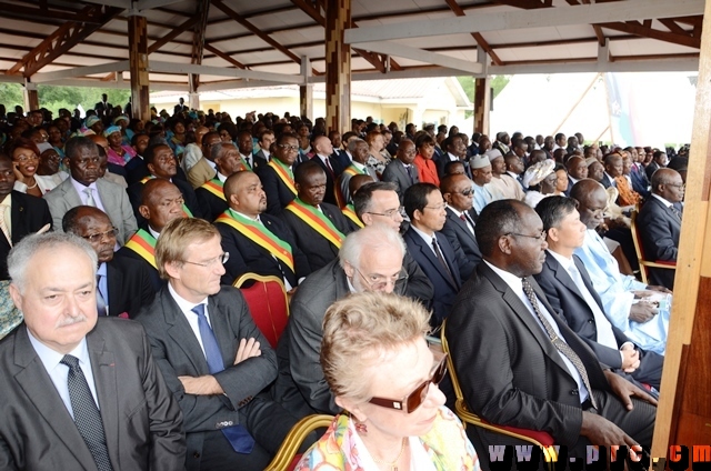 pose_1ere_pierre_deuxieme_pont_sur_le_wouri (25)