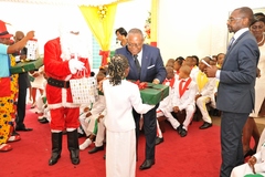 Cérémonie de l'Arbre de Noël au Complexe scolaire « Les Coccinelles » du Palais de l’Unité (19)