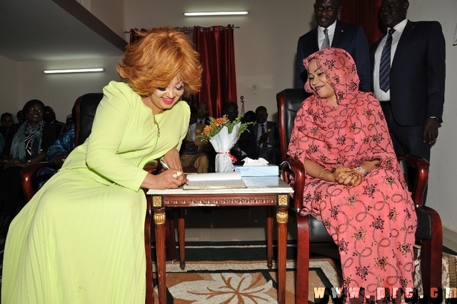 Madame Chantal BIYA visite la Fondation « Grand Cœur » (1)