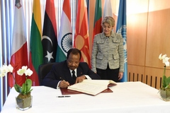 Signature du Livre d'Or