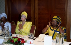 sommet_ue.afr_les_first_ladies_africaines_honorees (10) (640x404)