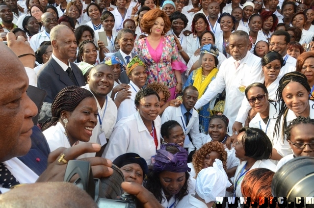 Cérémonie de l'arbre de Noël à la Fondation Chantal BIYA (17)