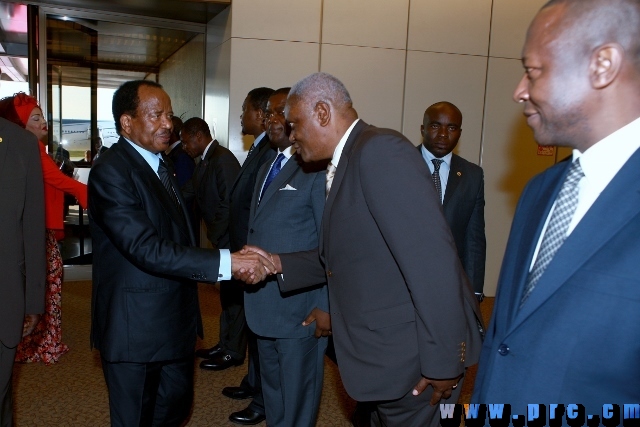 arrivee_du_couple_presidentiel_a_paris_16.05.2014 (12)