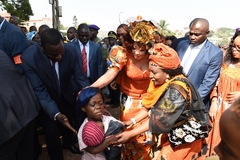 Arbre de Noël 2015 à la Fondation Chantal BIYA (20)