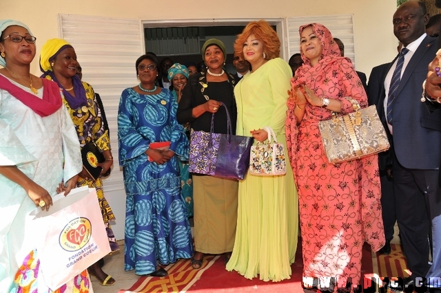 Madame Chantal BIYA visite la Fondation « Grand Cœur » (2)