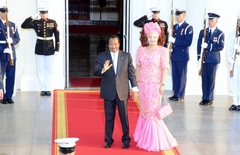 le_couple_presidentiel_au_sommet_us_afrique_5.6_08.2014 (20) (800x518)