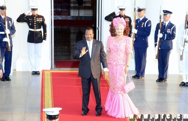 le_couple_presidentiel_au_sommet_us_afrique_5.6_08.2014 (20) (800x518)