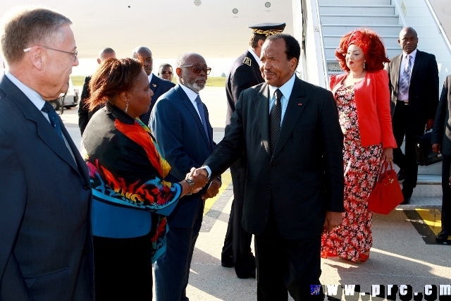 arrivee_du_couple_presidentiel_a_paris_16.05.2014 (2)