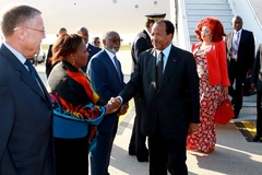 arrivee_du_couple_presidentiel_a_paris_16.05.2014 (2)