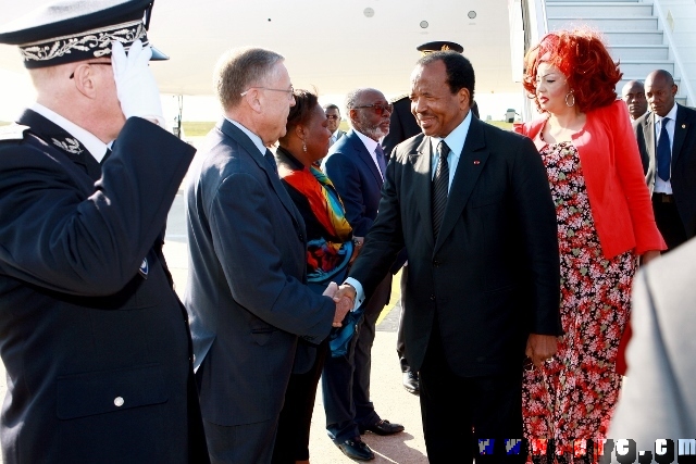 arrivee_du_couple_presidentiel_a_paris_16.05.2014 (3)