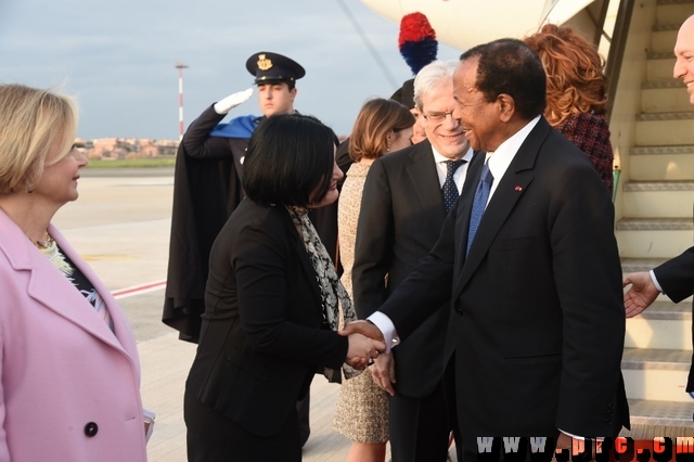 Arrivée du Couple Présidentiel en Italie, 18.03.2017 (6)