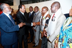 arrivee_du_couple_presidentiel_a_paris_16.05.2014 (16)