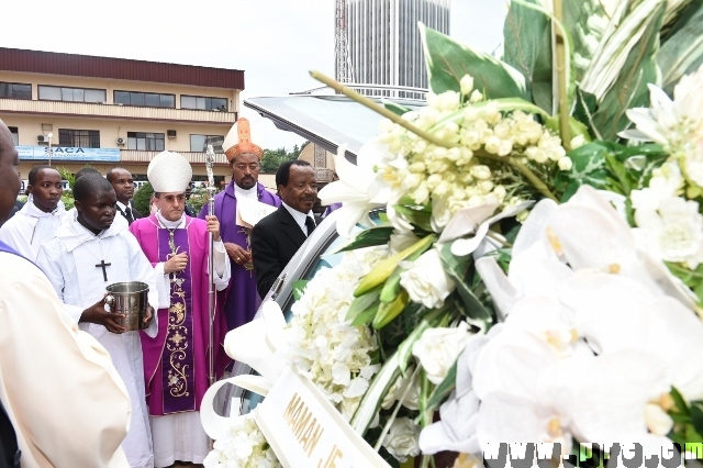 messe_maman_rosette_cathedrale_ndv_yde (43)