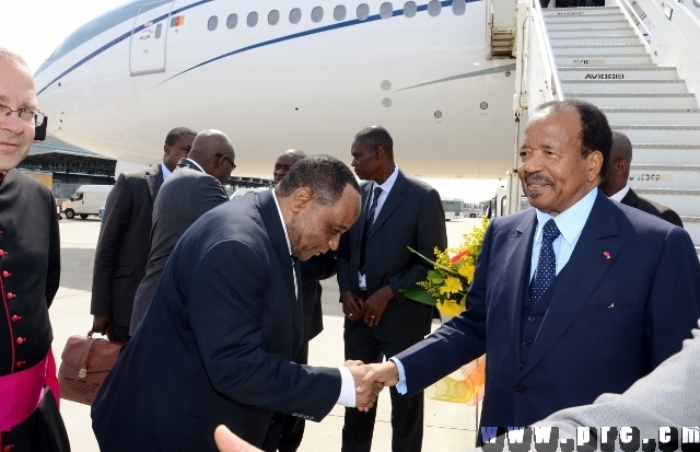 arrivee_couple_presidentiel_a_rome_25.04.2014 (3)