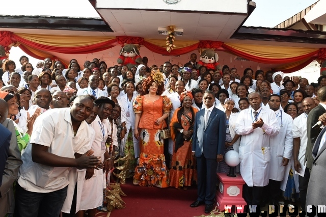 Arbre de Noël 2015 à la Fondation Chantal BIYA (23)