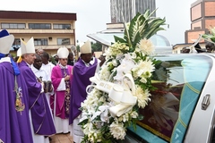 messe_maman_rosette_cathedrale_ndv_yde (41)