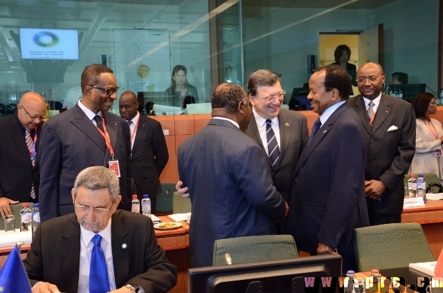 sommet_ue.afr_paul.biya_jose.manuel.barroso_ali.bongo (640x424)