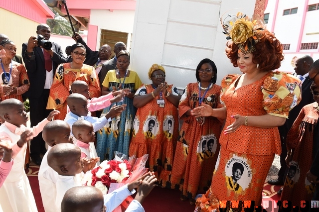 Arbre de Noël 2015 à la Fondation Chantal BIYA (17)