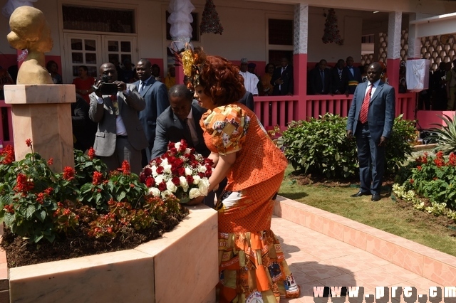 Arbre de Noël 2015 à la Fondation Chantal BIYA (14)