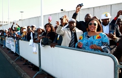 arrivee_du_couple_presidentiel_a_paris_16.05.2014 (18)