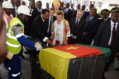 pose_1ere_pierre_deuxieme_pont_sur_le_wouri (35)