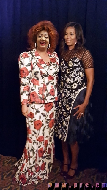 Retrouvailles Chantal BIYA - Michelle OBAMA (1)