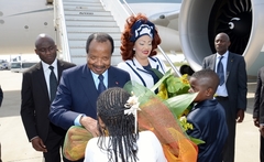 arrivee_couple_presidentiel_a_rome_25.04.2014 (20)