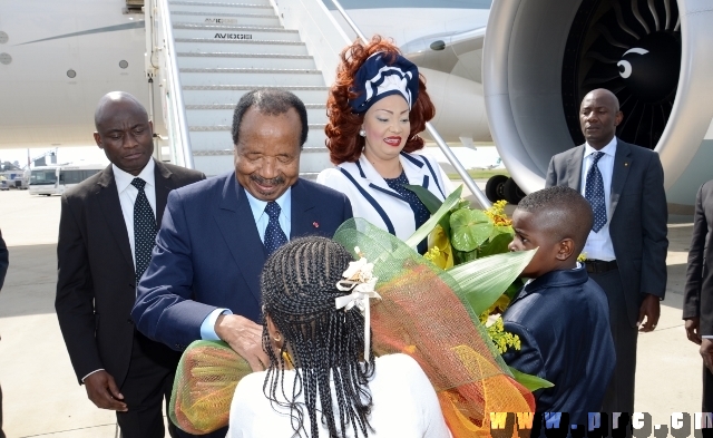 arrivee_couple_presidentiel_a_rome_25.04.2014 (20)