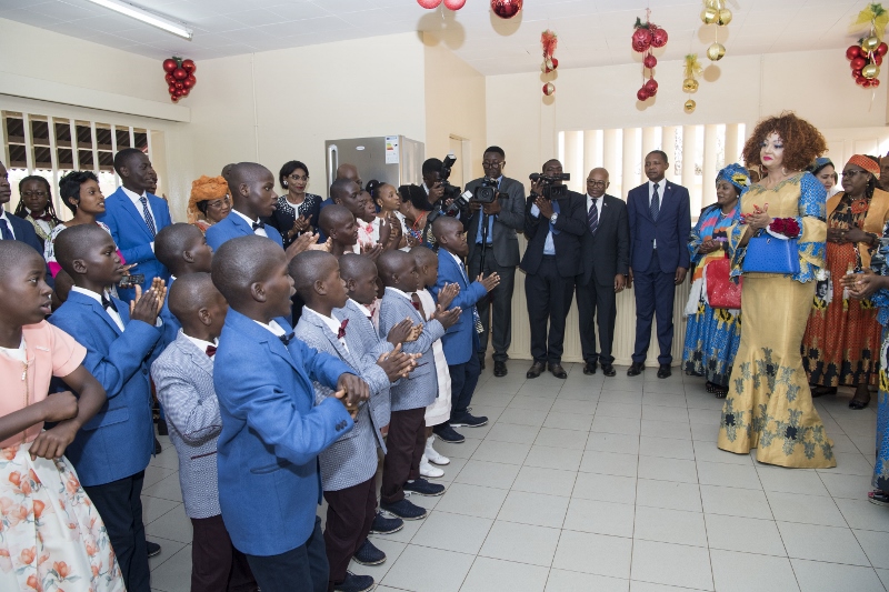 Christmas Tree Lighting at Chantal BIYA Foundation (15)