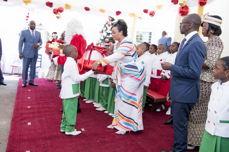 Cérémonie de l’arbre de Noël 2018 au complexe scolaire  Les Coccinelles du Palais de l'Unité (18)