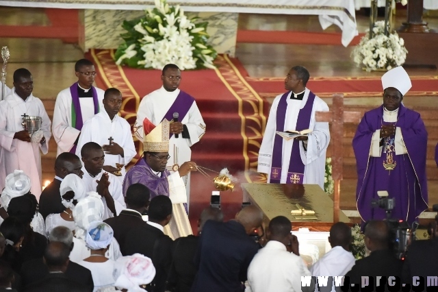 messe_maman_rosette_cathedrale_ndv_yde (31)