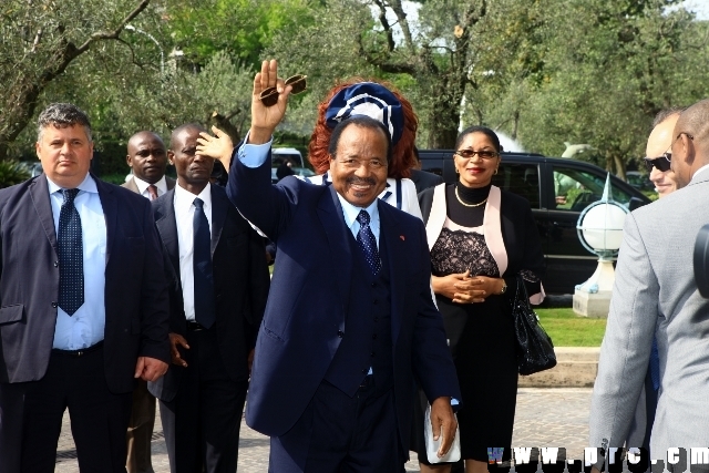 arrivee_couple_presidentiel_a_rome_25.04.2014 (14)