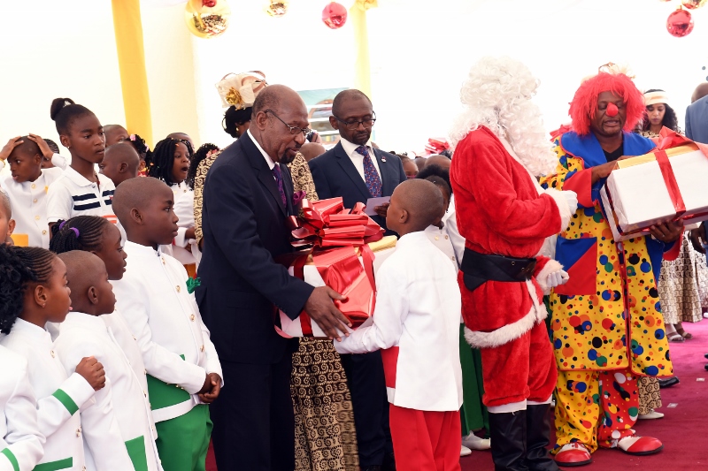 Cérémonie de l’arbre de Noël 2018 au complexe scolaire  Les Coccinelles du Palais de l'Unité (5)