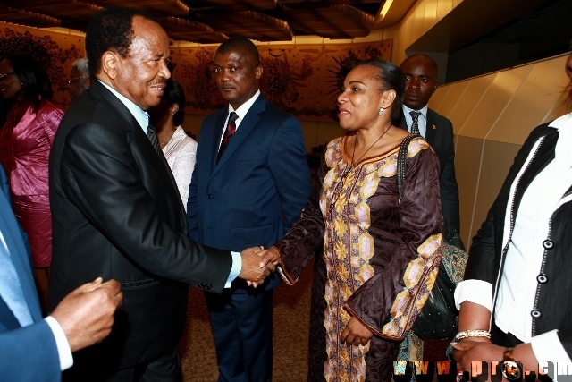 arrivee_du_couple_presidentiel_a_paris_16.05.2014 (13)