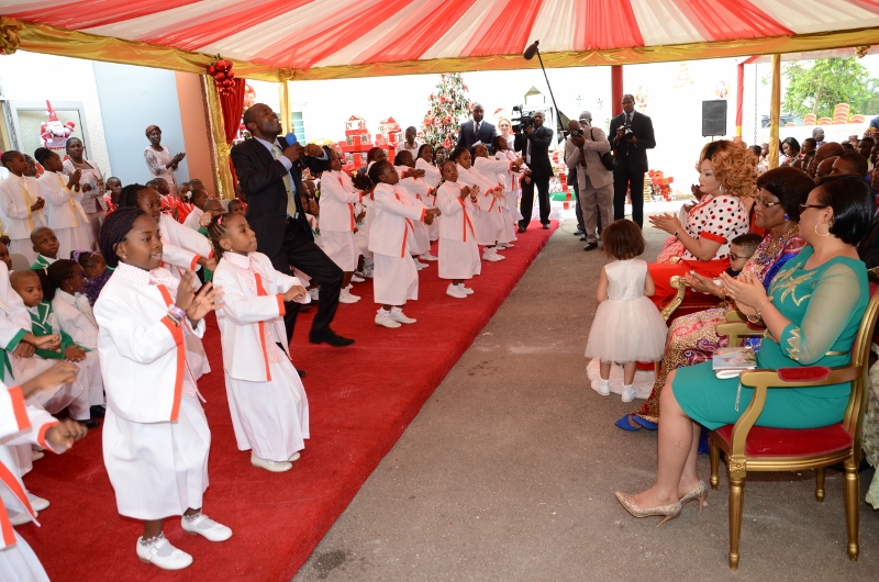 Christmas gifts to pupils of “les Coccinelles”