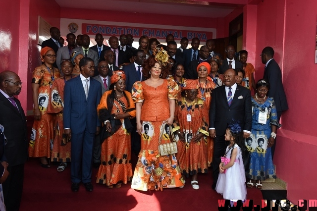 Arbre de Noël 2015 à la Fondation Chantal BIYA (22)