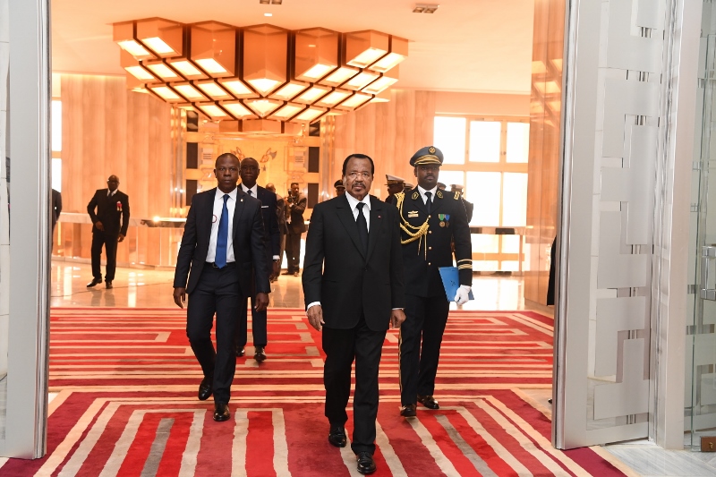 1 - Voeux de Nouvel An 2020 - Entrée de S.E. Paul BIYA dans le Salon des Ambassadeurs