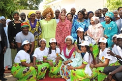 Madame Chantal BIYA visite la Fondation « Grand Cœur » (3)