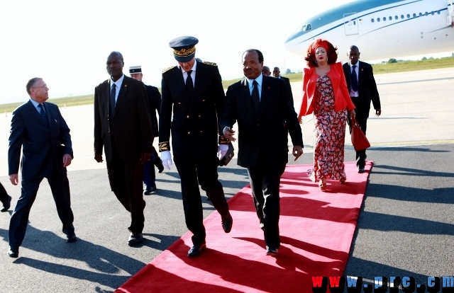 arrivee_du_couple_presidentiel_a_paris_16.05.2014 (8)