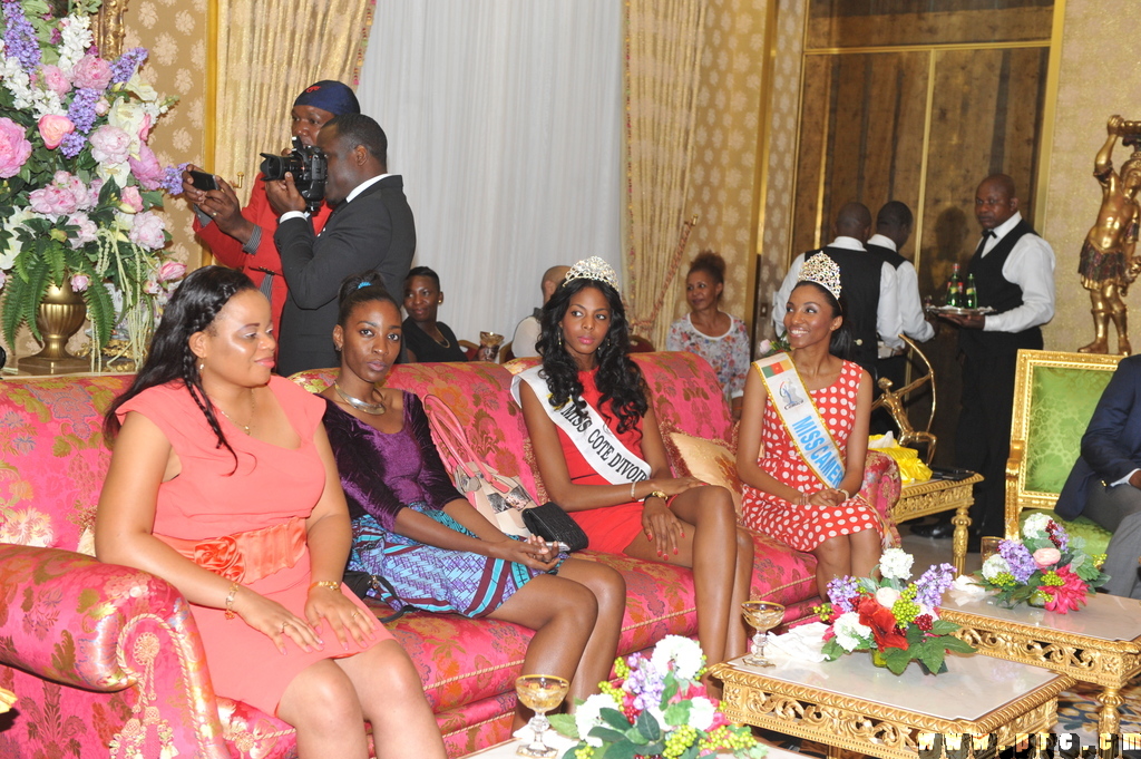 mme_chantal.biya_et_le_monde_de_l_elegance (15)