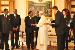 audience_paul.biya_vatican_18.10.2013 (7)