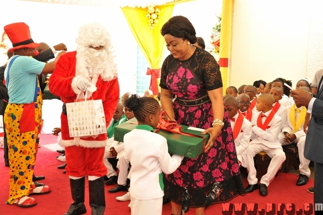 Cérémonie de l'Arbre de Noël au Complexe scolaire « Les Coccinelles » du Palais de l’Unité (22)