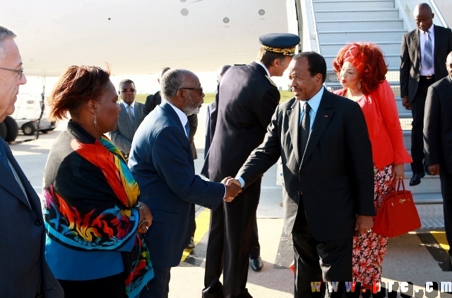 arrivee_du_couple_presidentiel_a_paris_16.05.2014 (1)