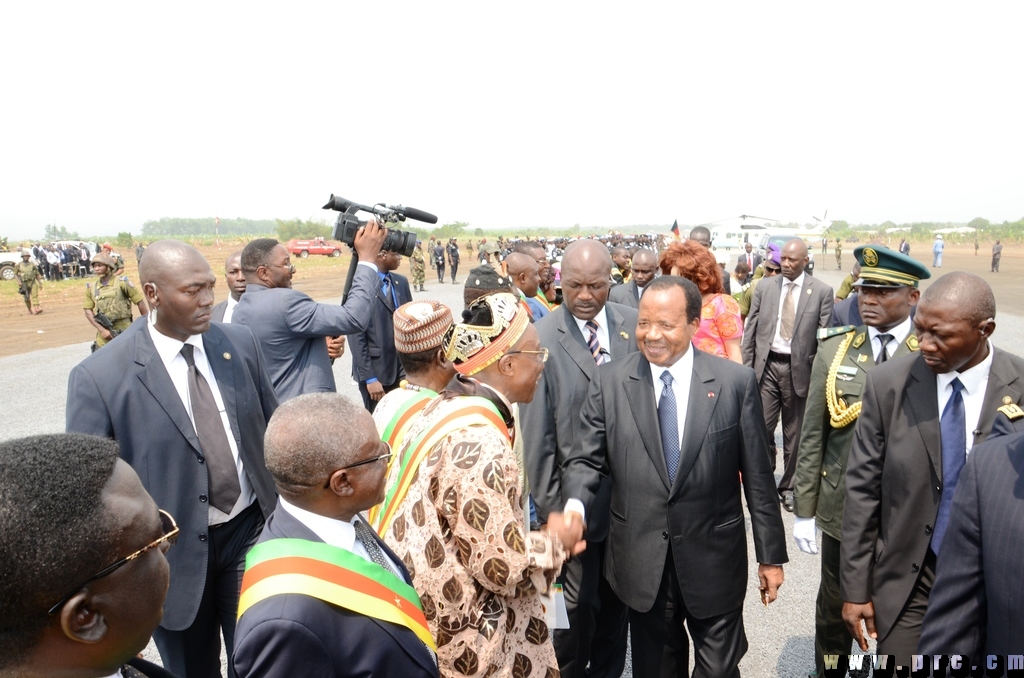 arrivee__du_couple_presidentiel_a_buea (3)