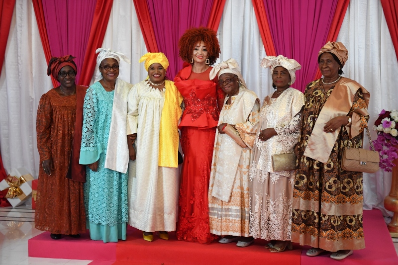 Vœux de nouvel an 2020 : Un moment de convivialité entre Madame Chantal BIYA et ses convives.