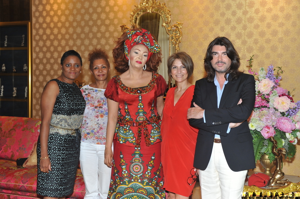 mme_chantal.biya_et_le_monde_de_l_elegance (6)