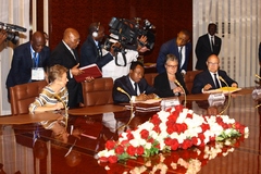 Visite d'Etat au Cameroun de S.E. François Hollande, Président de la République Française - 03.07.2015 (16)