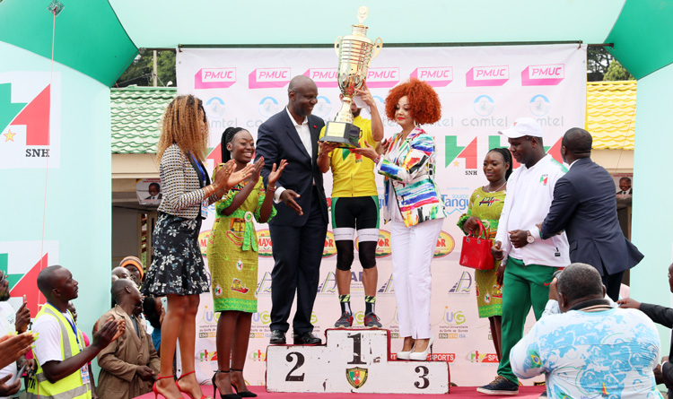 First Lady Rewards Cyclists at 19th Chantal BIYA Grand Prix