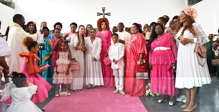 Madame Chantal BIYA au baptême de sa petite-fille